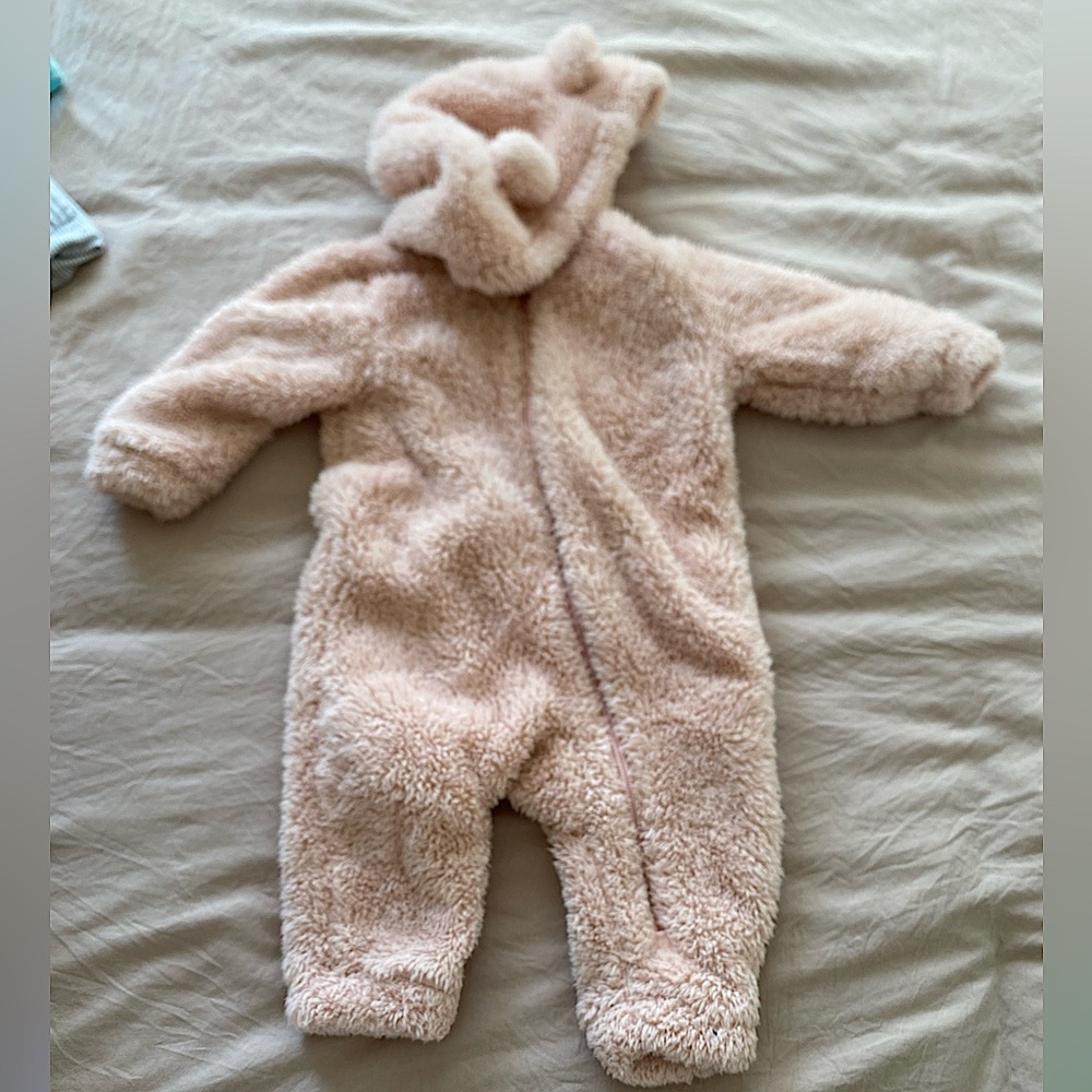 Like new soft baby snowsuit/bunting, size 6-12 month